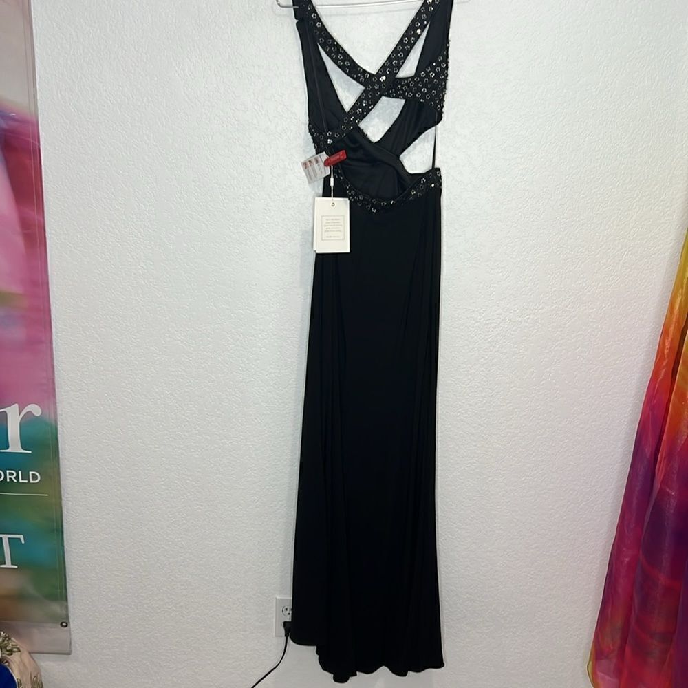 NWT Mac Duggal Black Floral Sequin Criss
Cross Bodice Side Slit Gown Size 6 - Picture 7 of 15
